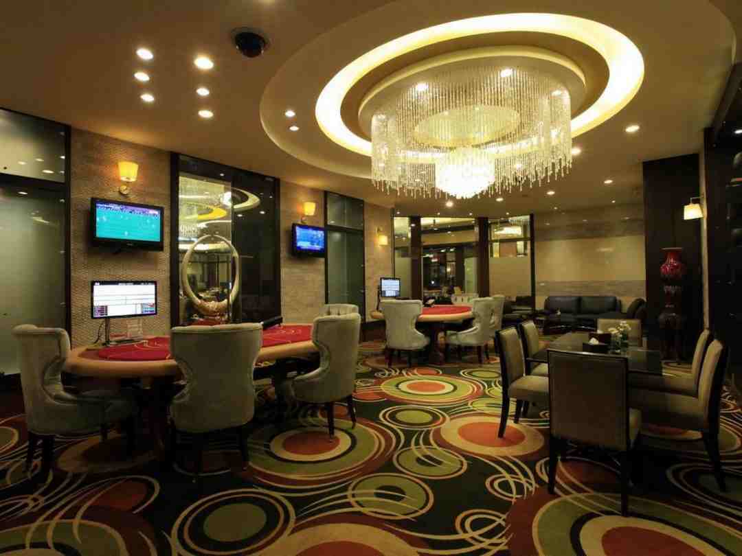 Tổ hợp nghỉ dưỡng và sòng bài Holiday Palace Resort & Casino hiện đại